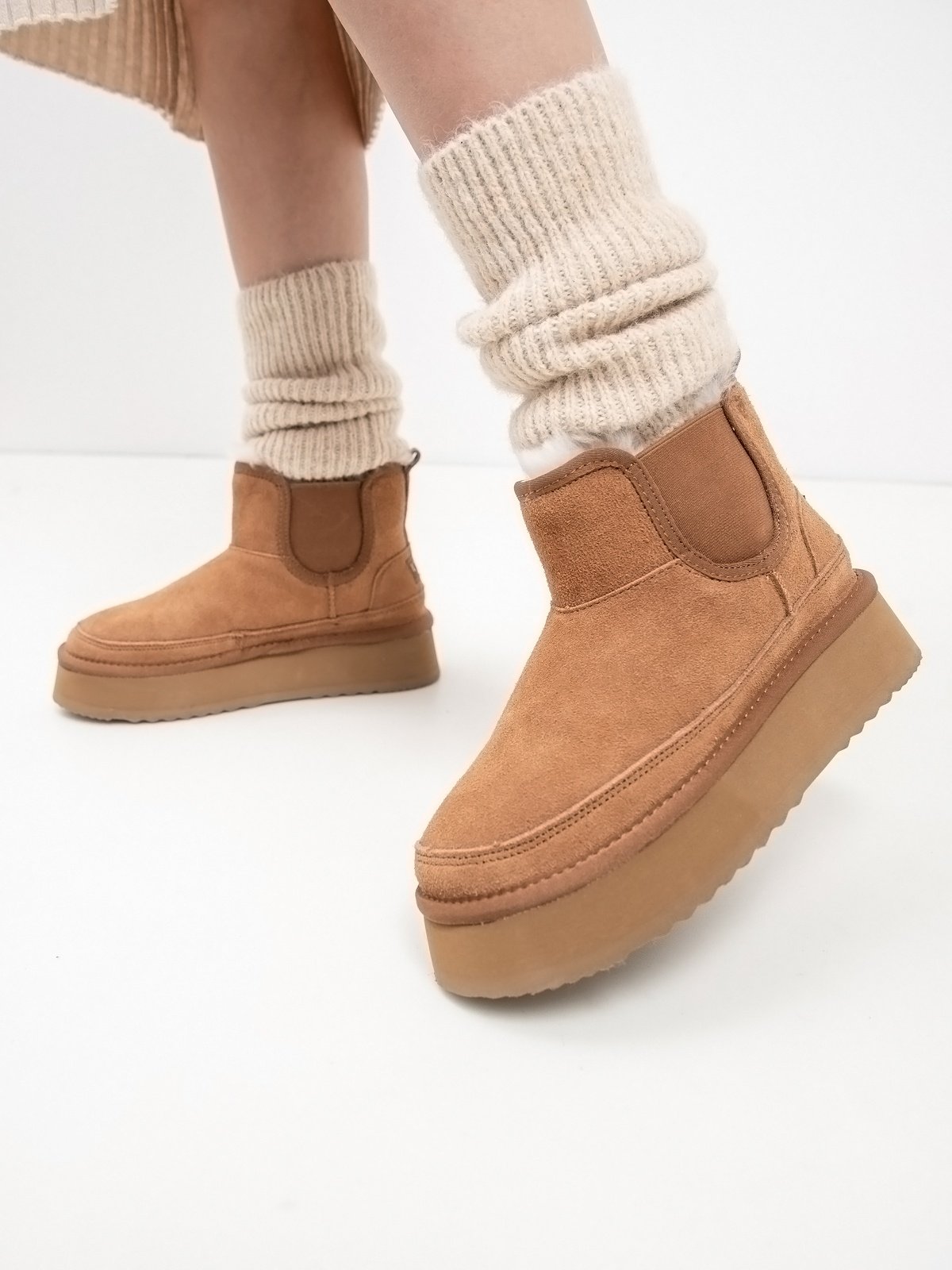 Women's leather boots with insulation