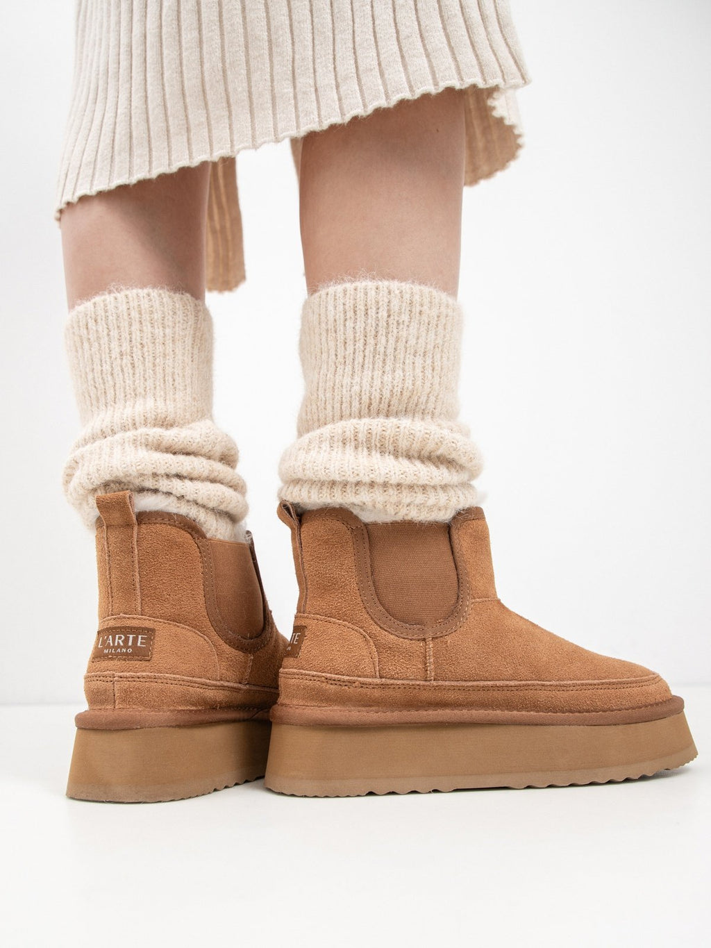 Women's leather boots with insulation