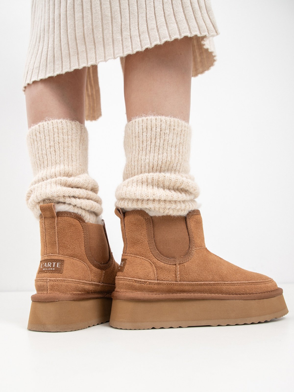 Women's leather boots with insulation