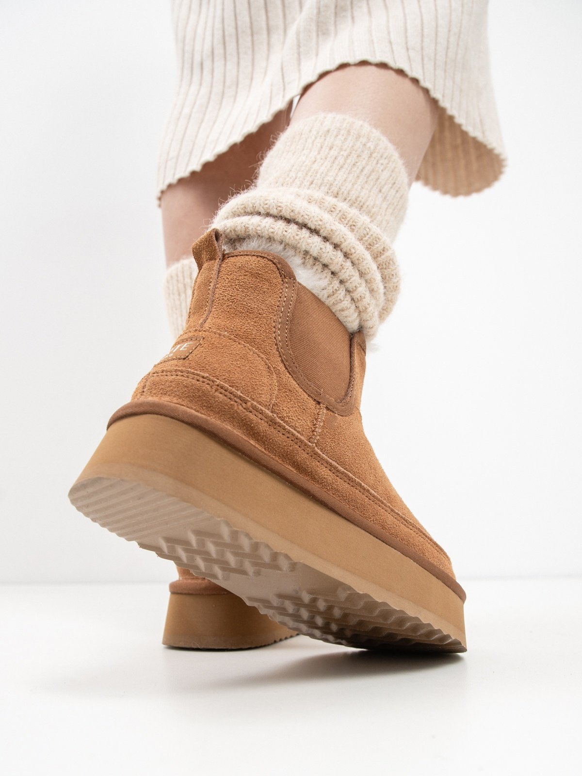 Women's leather boots with insulation