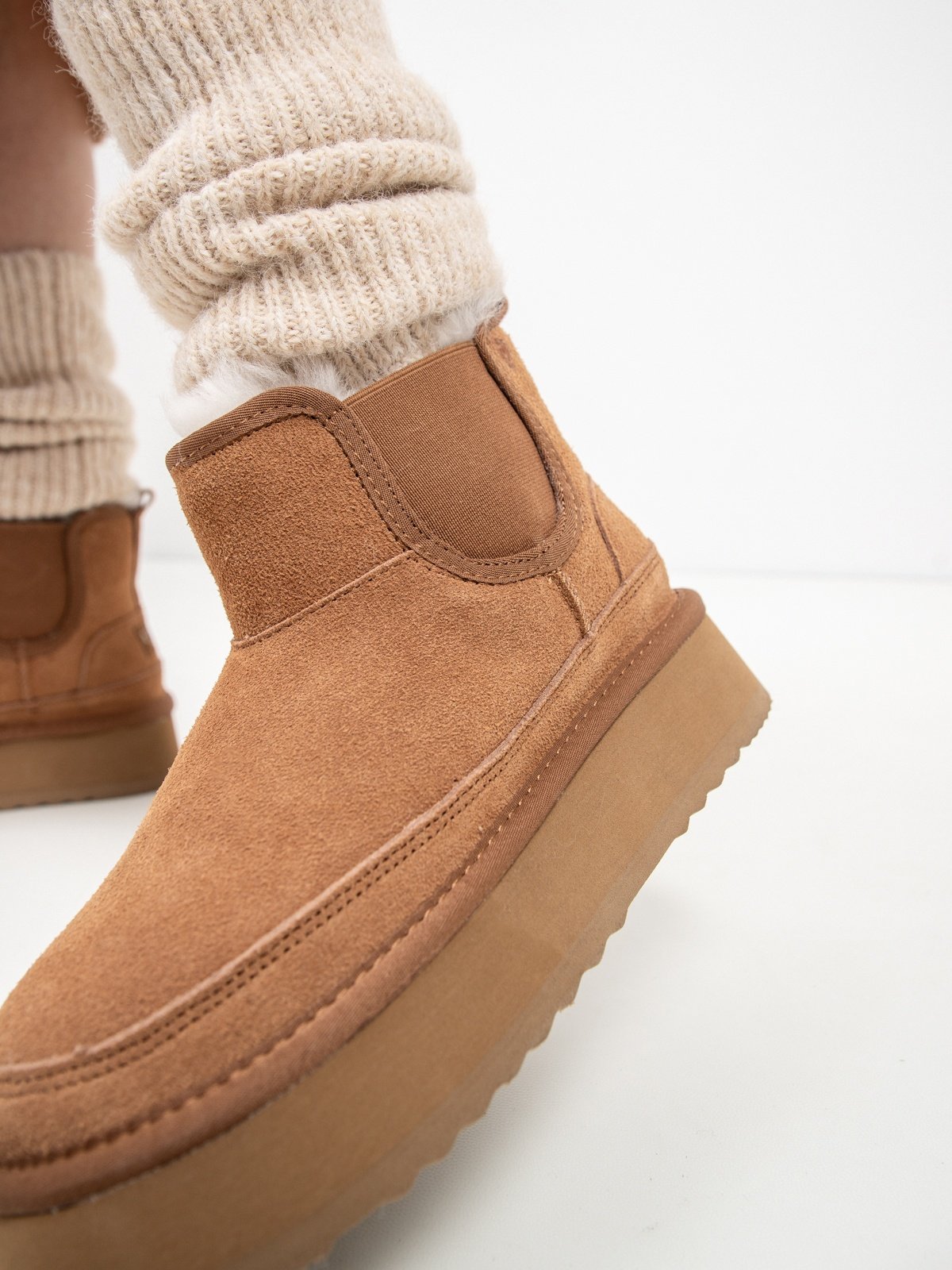 Women's leather boots with insulation